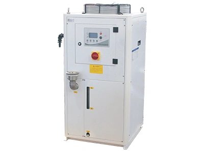 Oil chiller for cooling the spindle motor